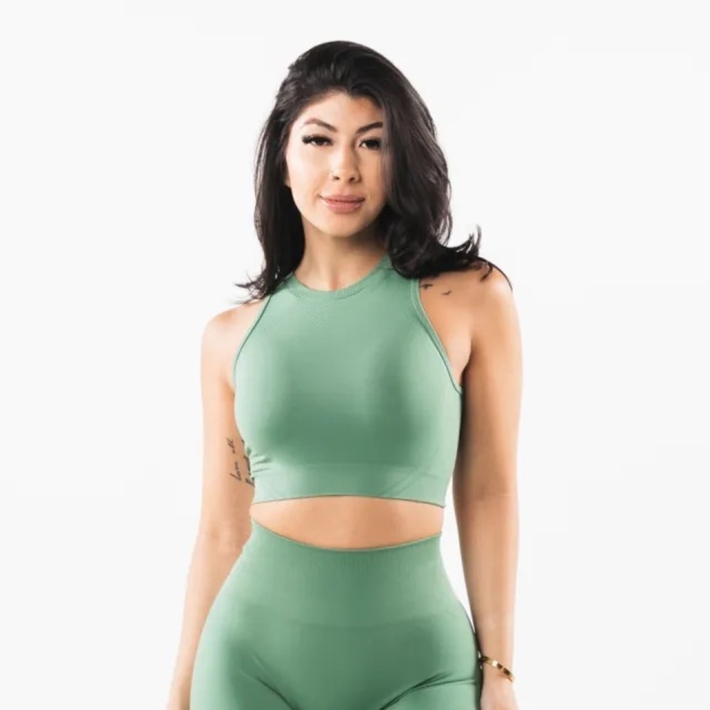 NWT Alphalete Stratus Crop Tank in Jade